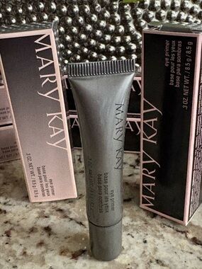 DISCONTINUED Mary Kay Eye Primer